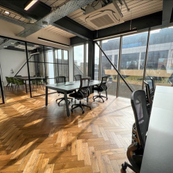 Office suite to rent in London