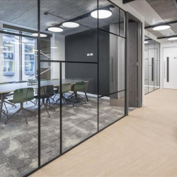 Serviced office to let in London