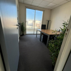 Office accomodation to rent in Courbevoie