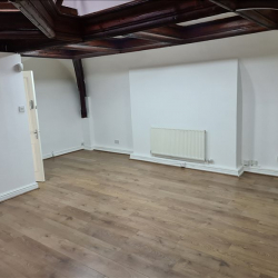 Office accomodations to rent in Stockport