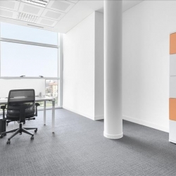 Office accomodations in central Milan