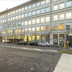 Office suite to let in Milan