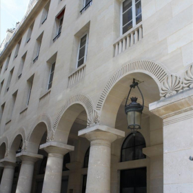 Exterior view of 7 rue de la Bourse. Click for details.