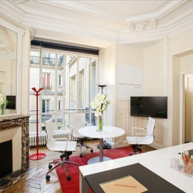 Executive offices in central Paris. Click for details.